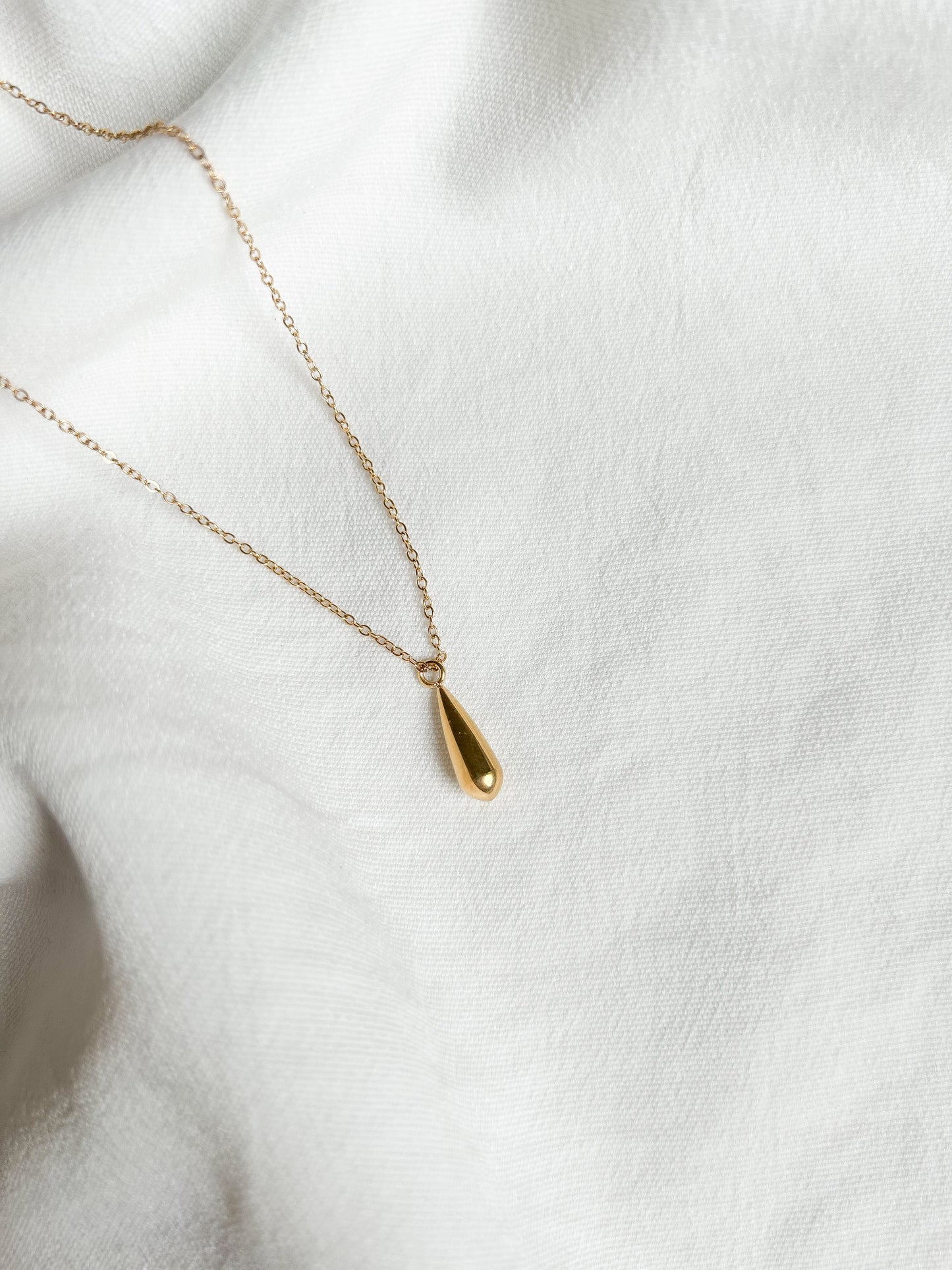 LEA NECKLACE - GOLDEN DROP